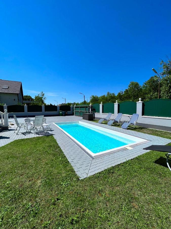 Traum Apartment Mit Pool+Balkon Wien Exterior foto