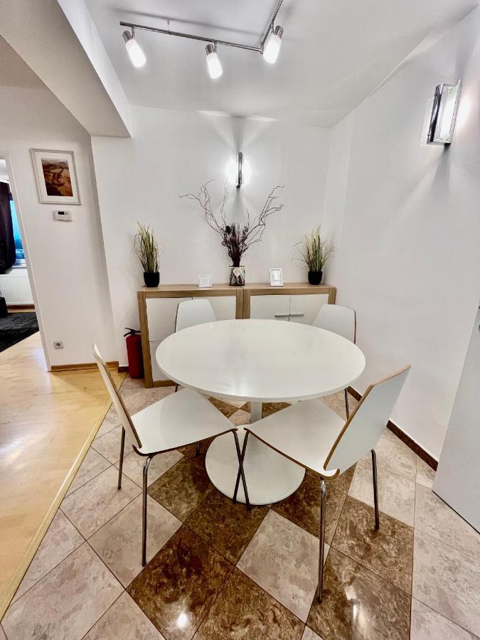 Traum Apartment Mit Pool+Balkon Wien Exterior foto