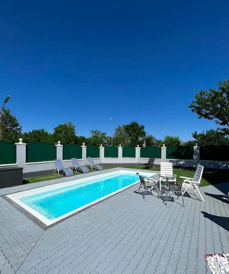 Traum Apartment Mit Pool+Balkon Wien Exterior foto